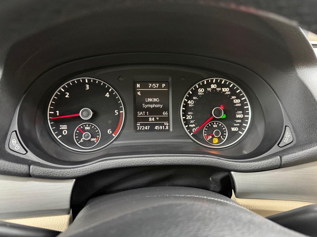 2015 Volkswagen Passat Image 26