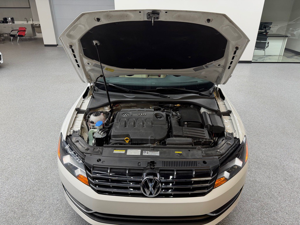 2015 Volkswagen Passat Image 27