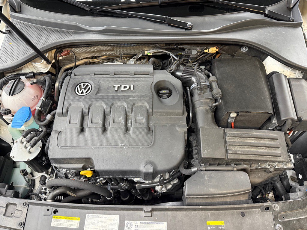 2015 Volkswagen Passat Image 28