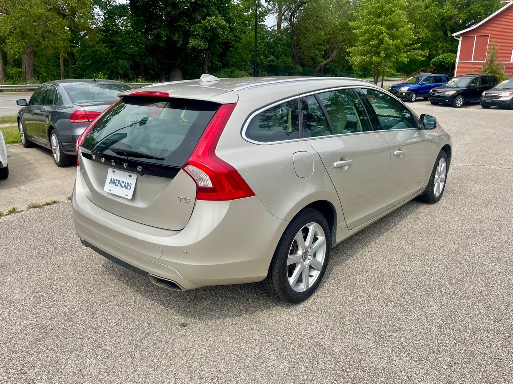 2017 Volvo V60 Image 6