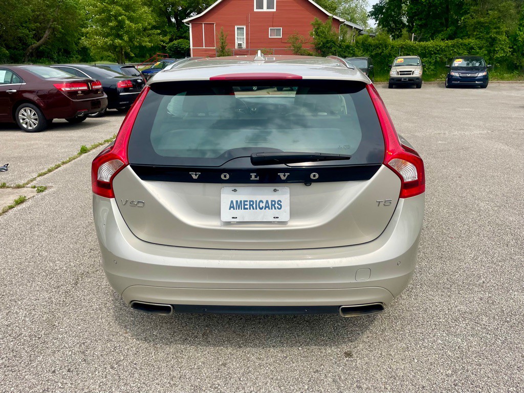 2017 Volvo V60 Image 7