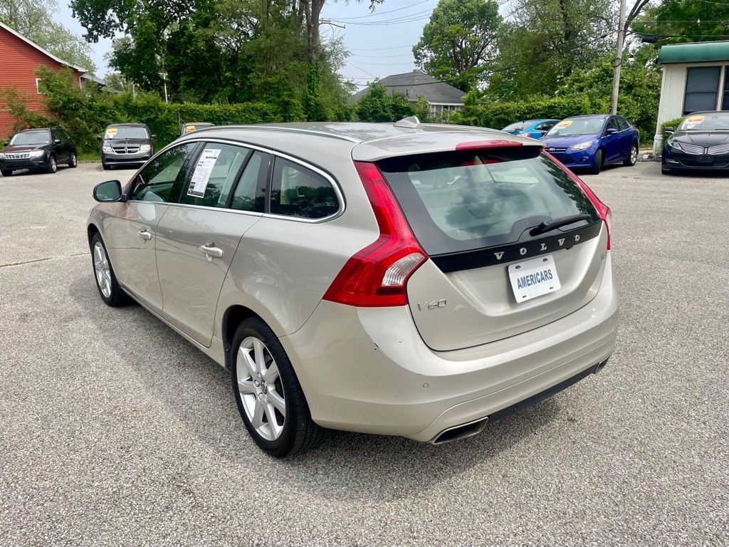 2017 Volvo V60 Image 8