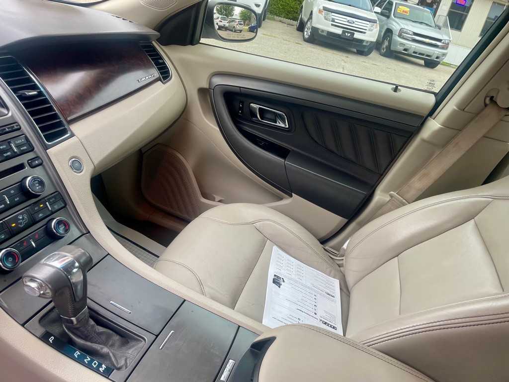 2011 Ford Taurus Image 10
