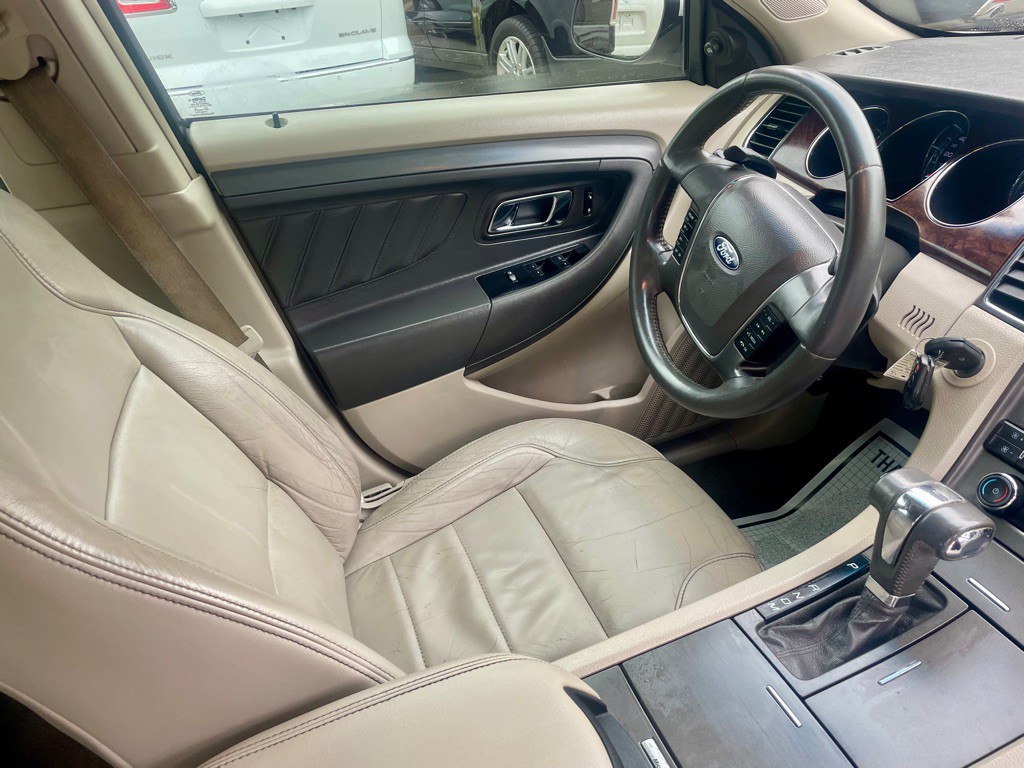 2011 Ford Taurus Image 12