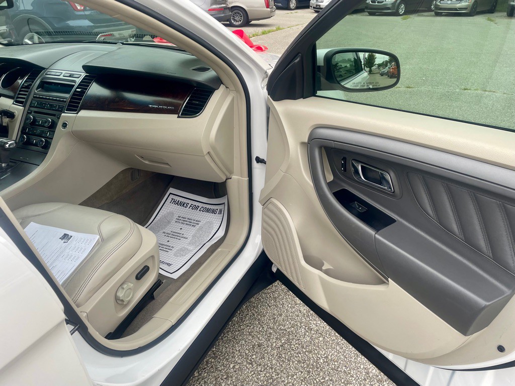 2011 Ford Taurus Image 13