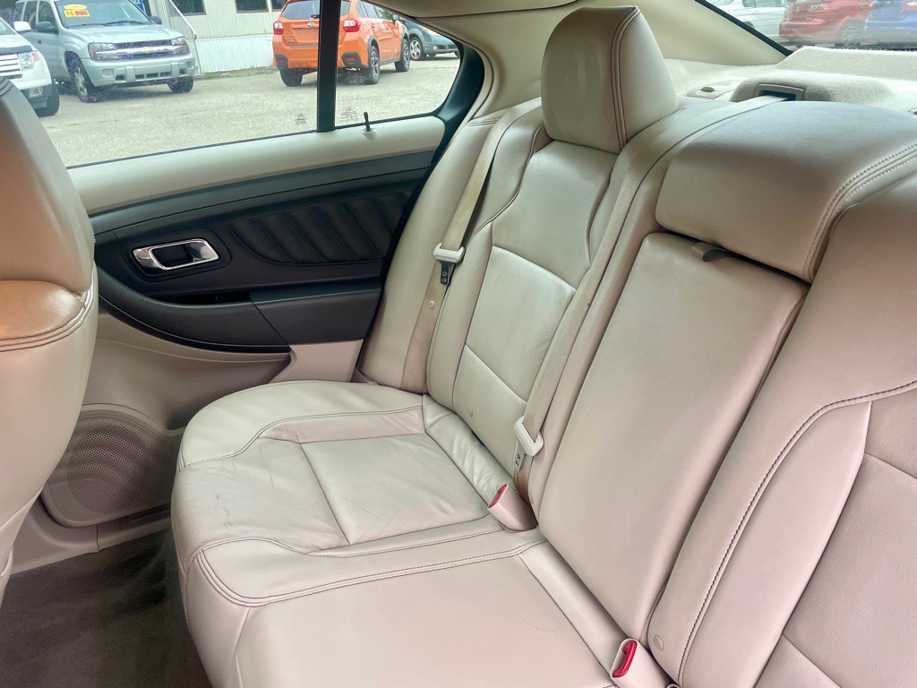 2011 Ford Taurus Image 18