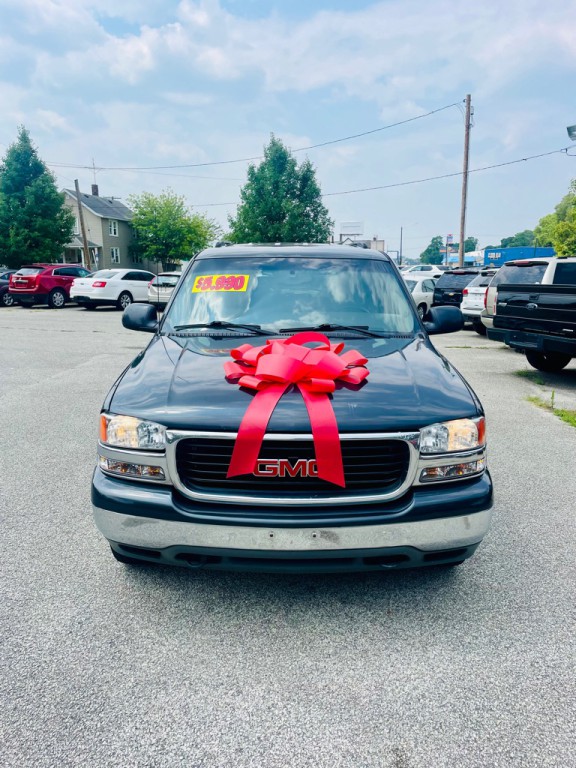 2004 GMC Yukon Image 2