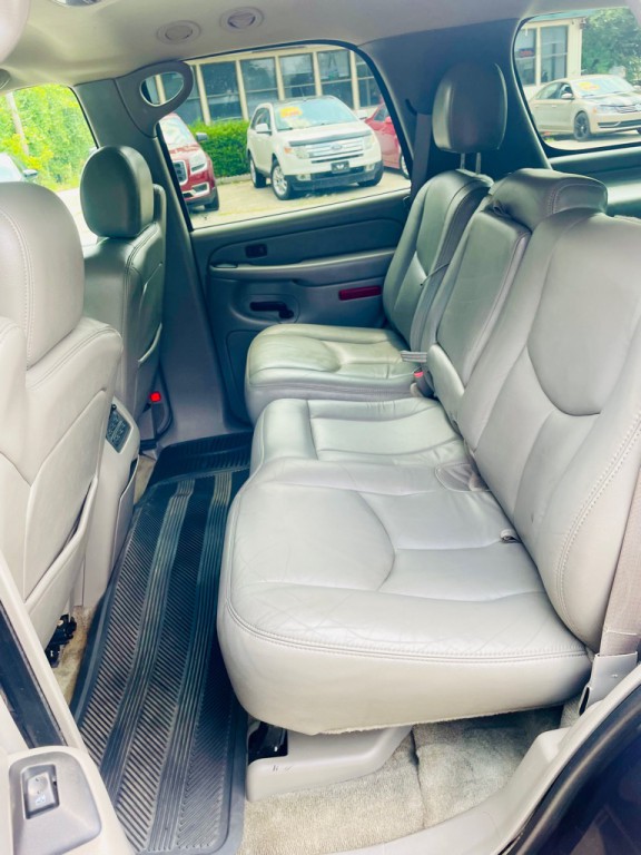 2004 GMC Yukon Image 16