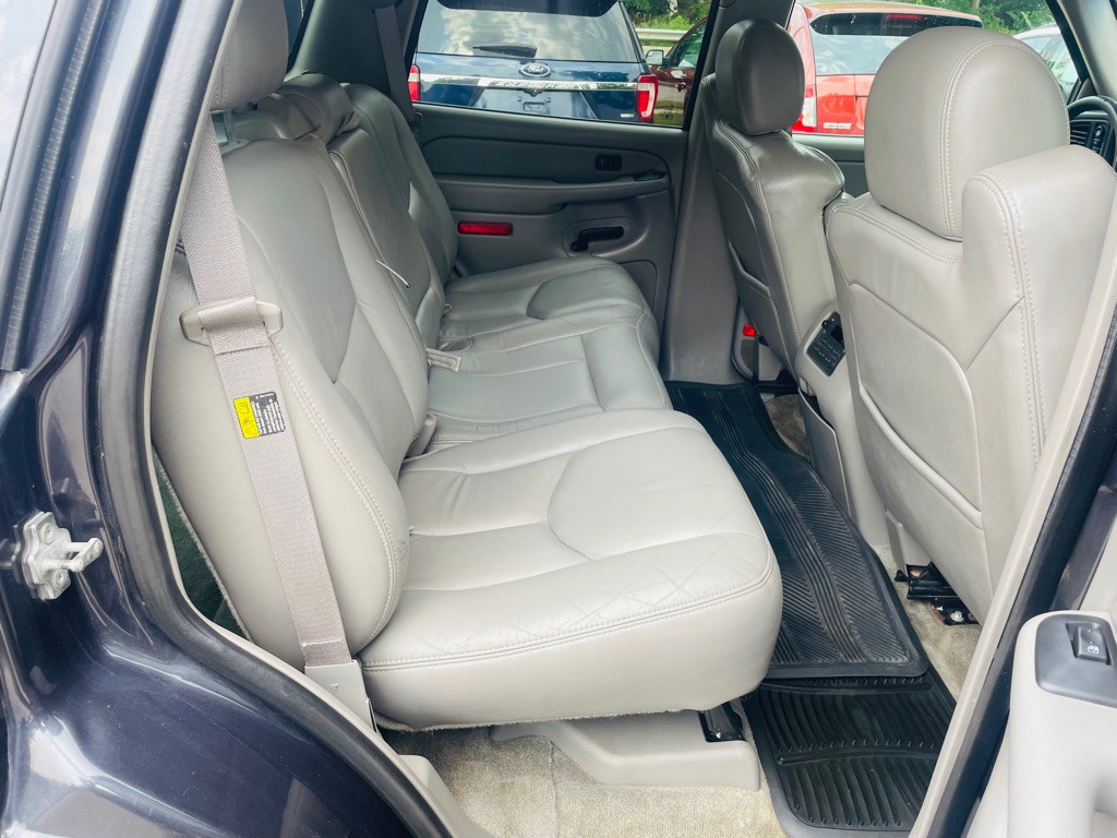 2004 GMC Yukon Image 17