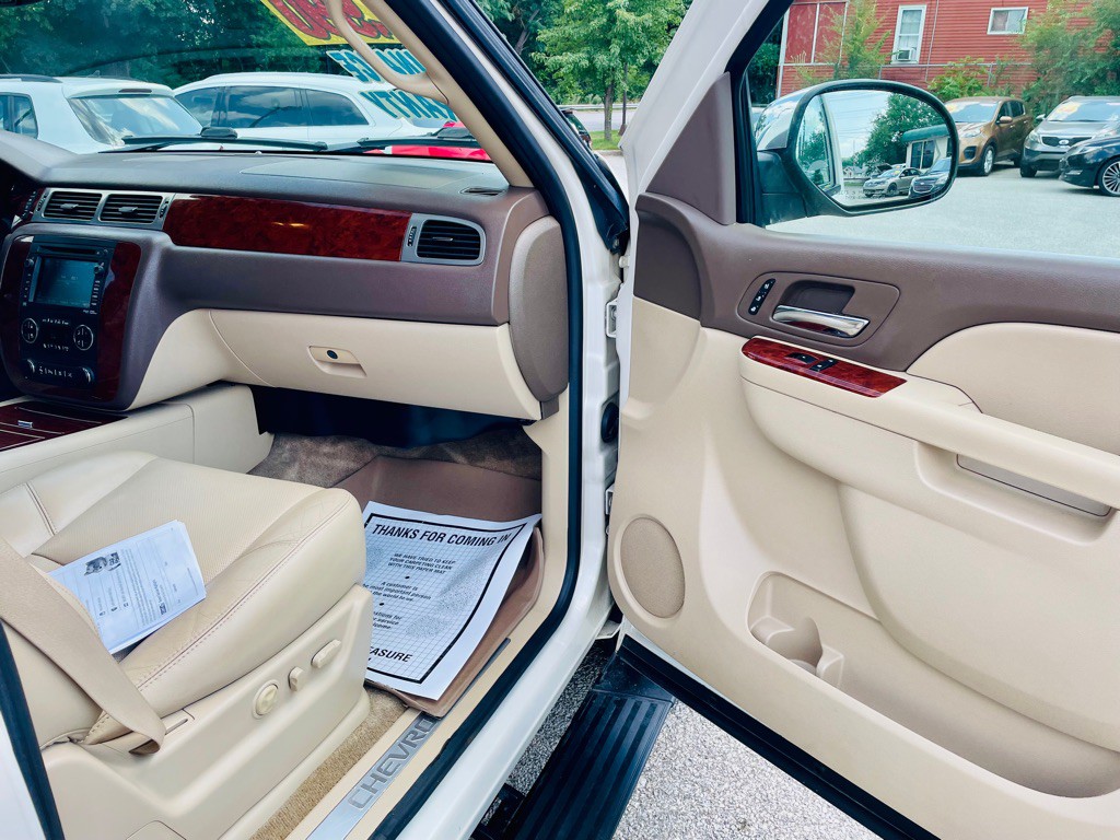 2011 Chevrolet Tahoe Image 12
