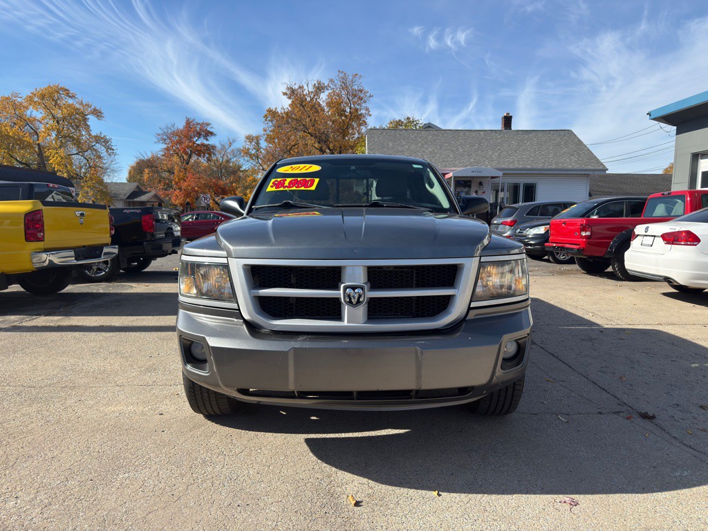 2011 Dodge Dakota Image 2