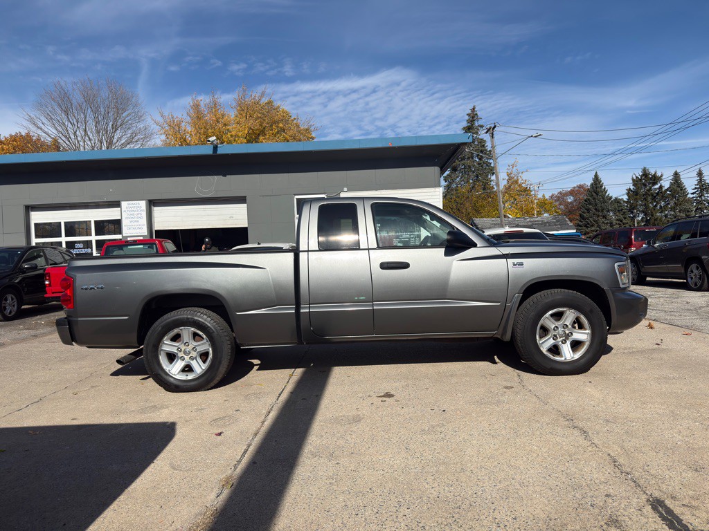 2011 Dodge Dakota Image 3