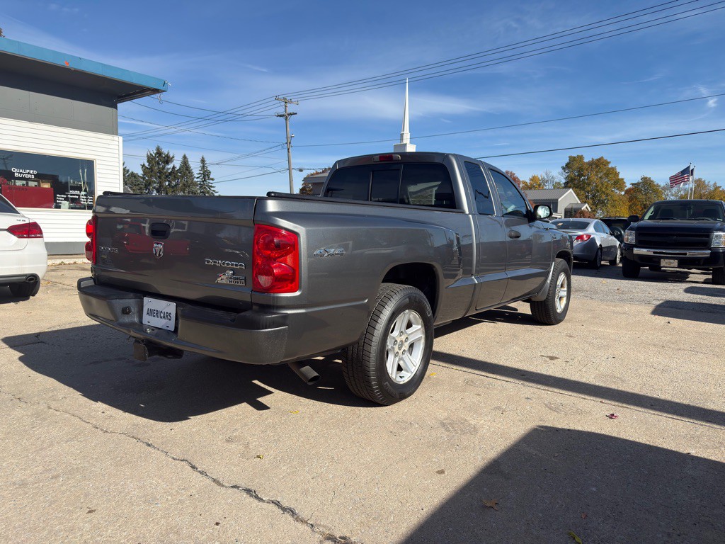 2011 Dodge Dakota Image 4