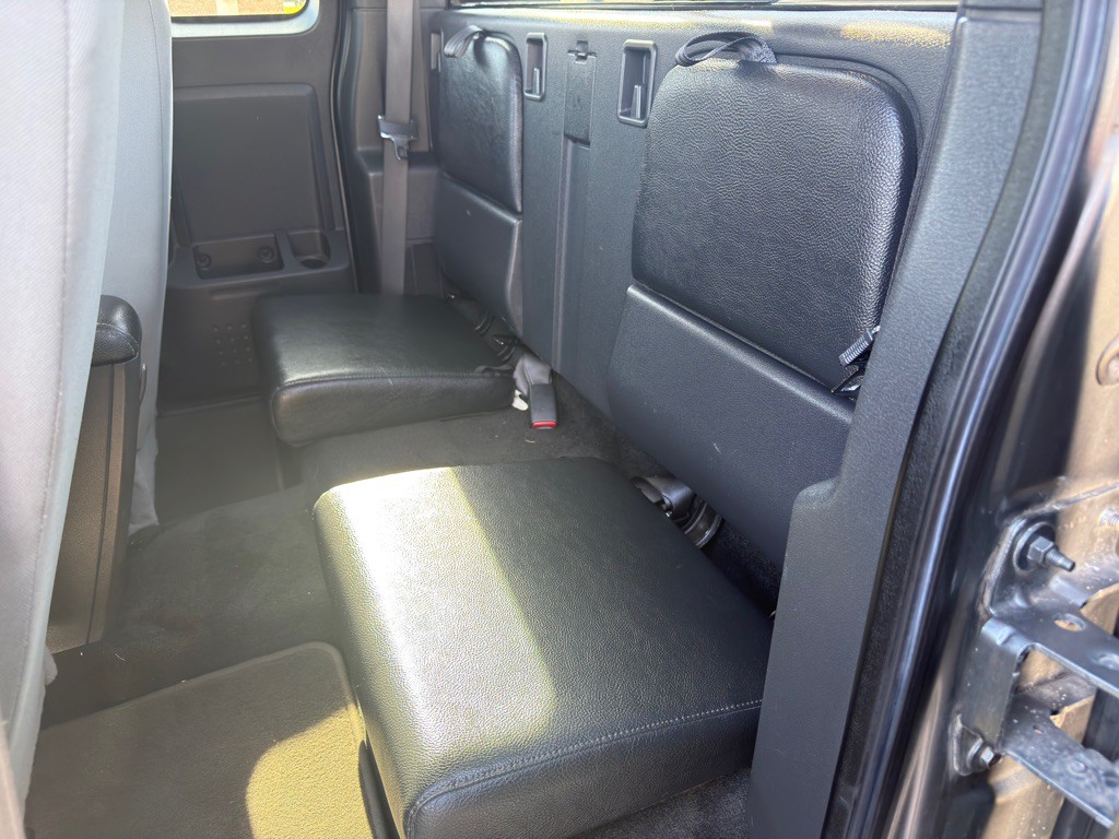 2011 Dodge Dakota Image 14