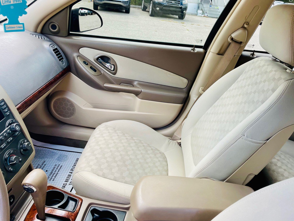2004 Chevrolet Malibu Image 10