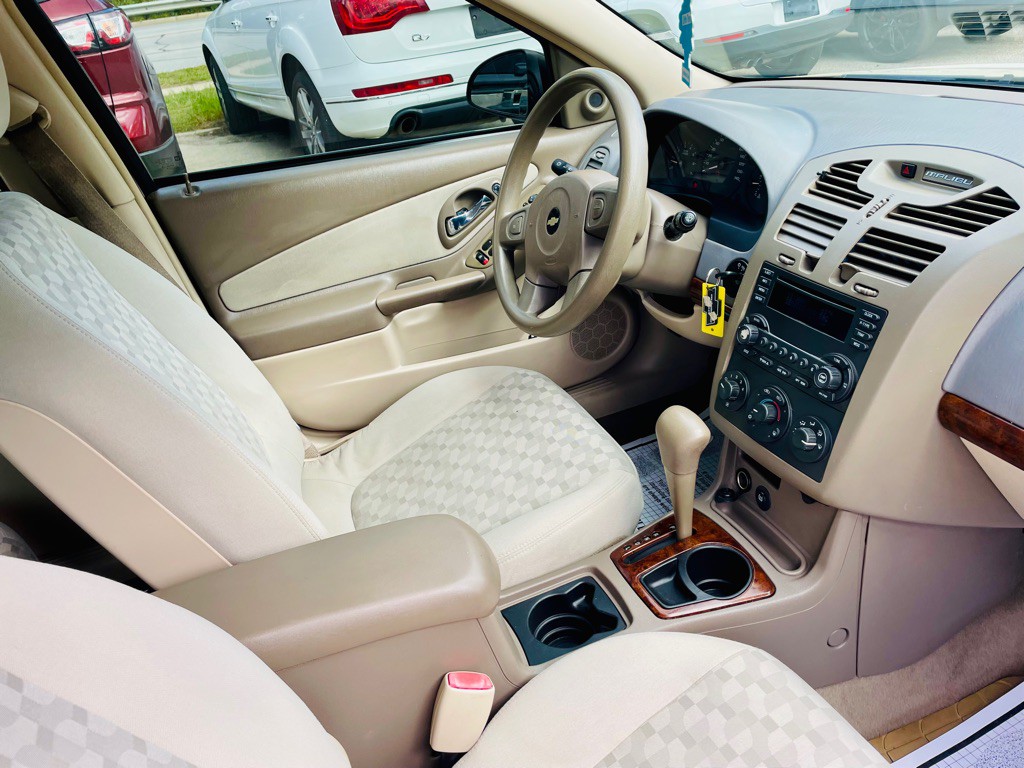 2004 Chevrolet Malibu Image 12