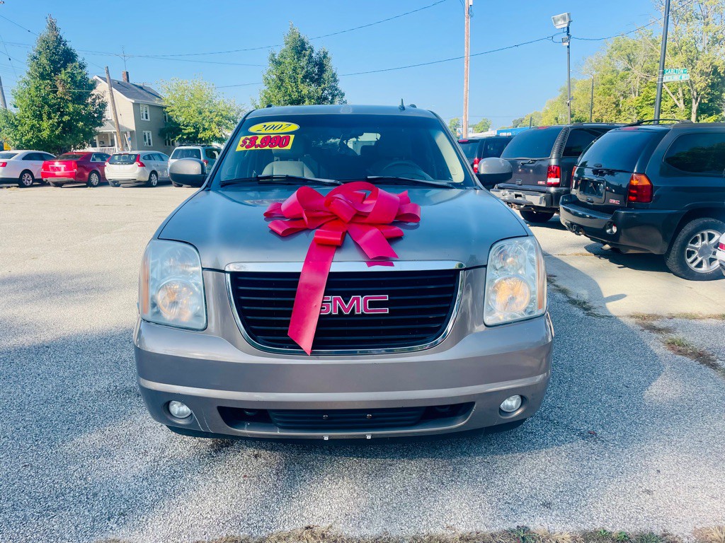 2007 GMC Yukon Image 2