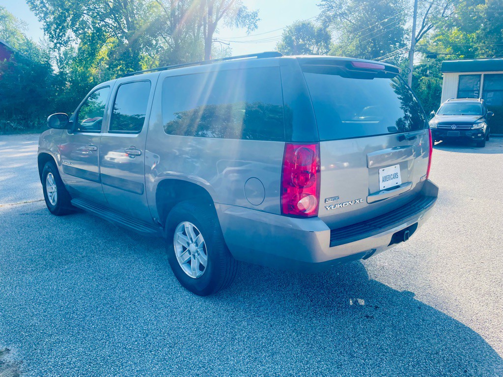 2007 GMC Yukon Image 8