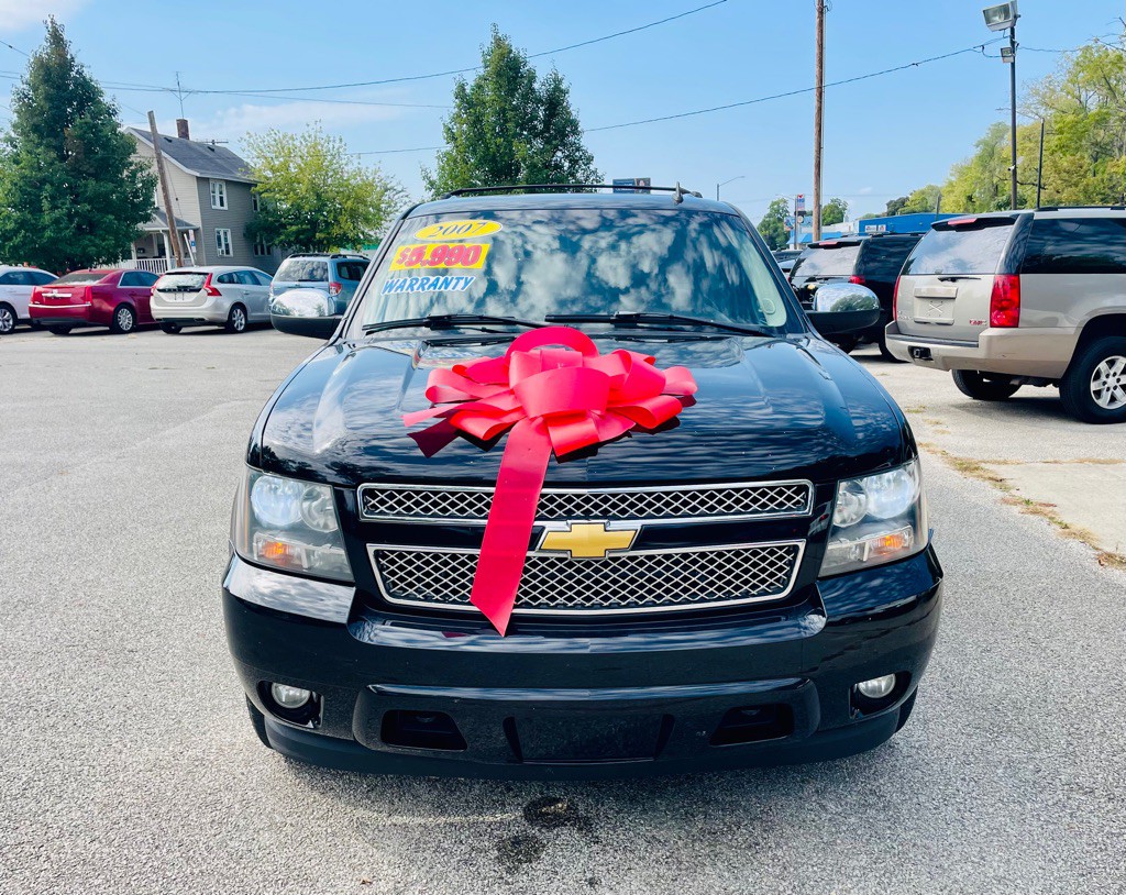 2007 Chevrolet Suburban Image 2