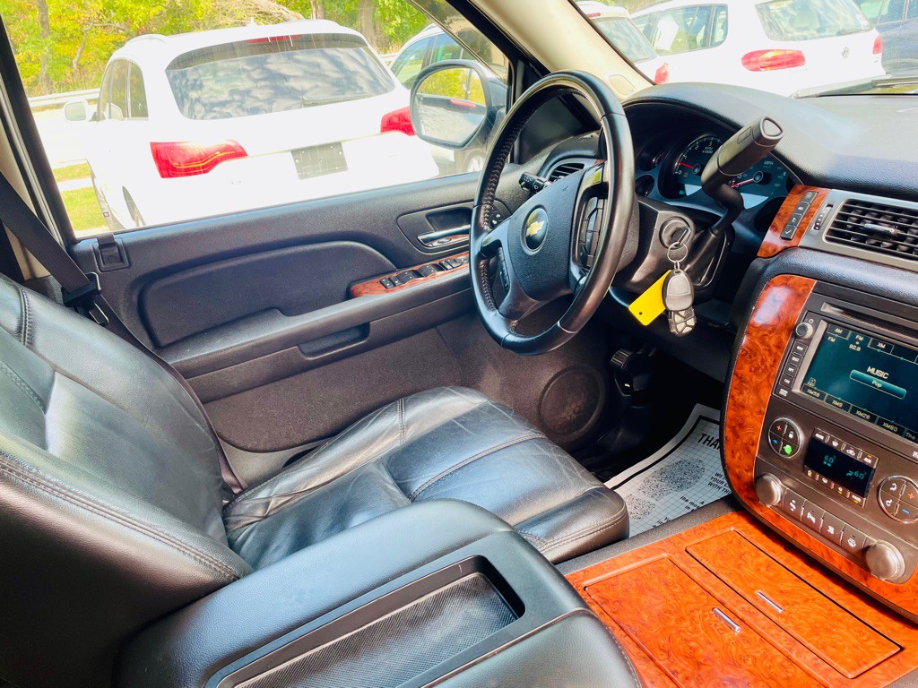 2007 Chevrolet Suburban Image 12