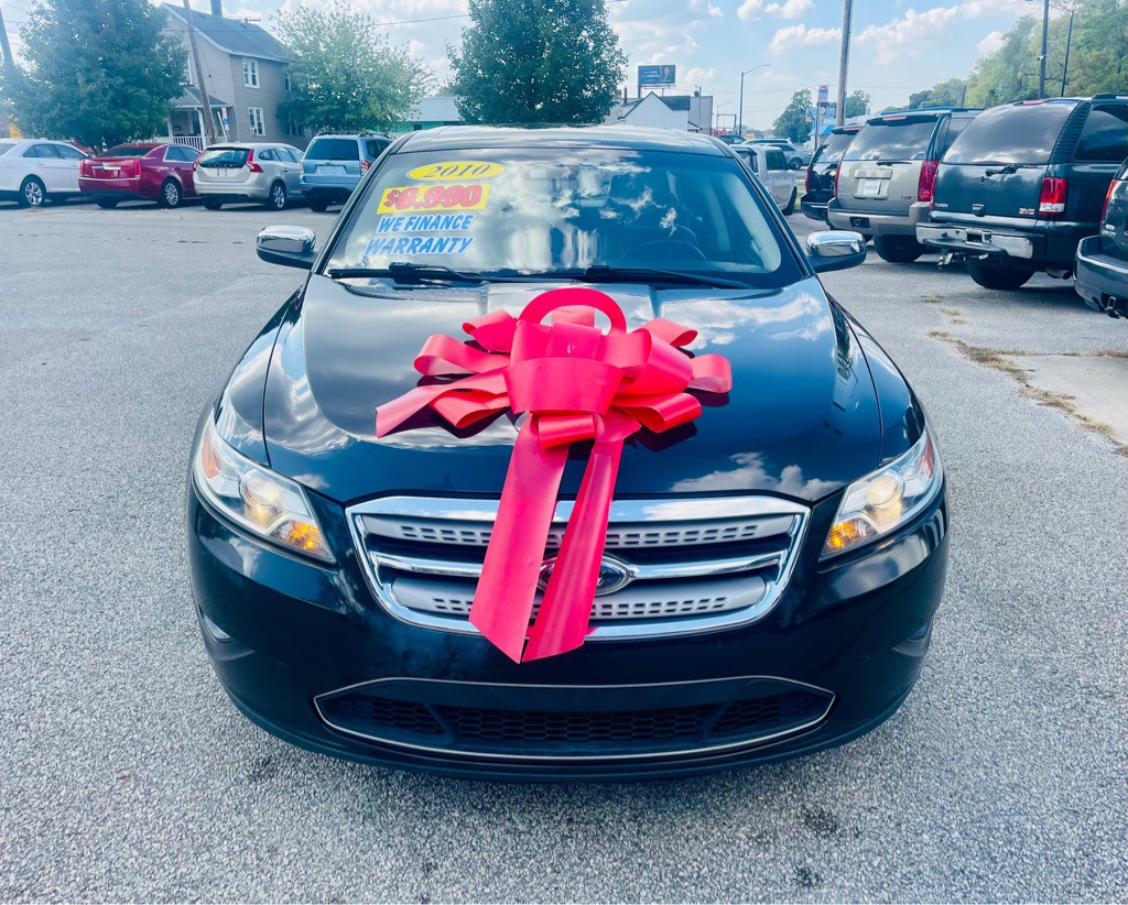 2010 Ford Taurus Image 2