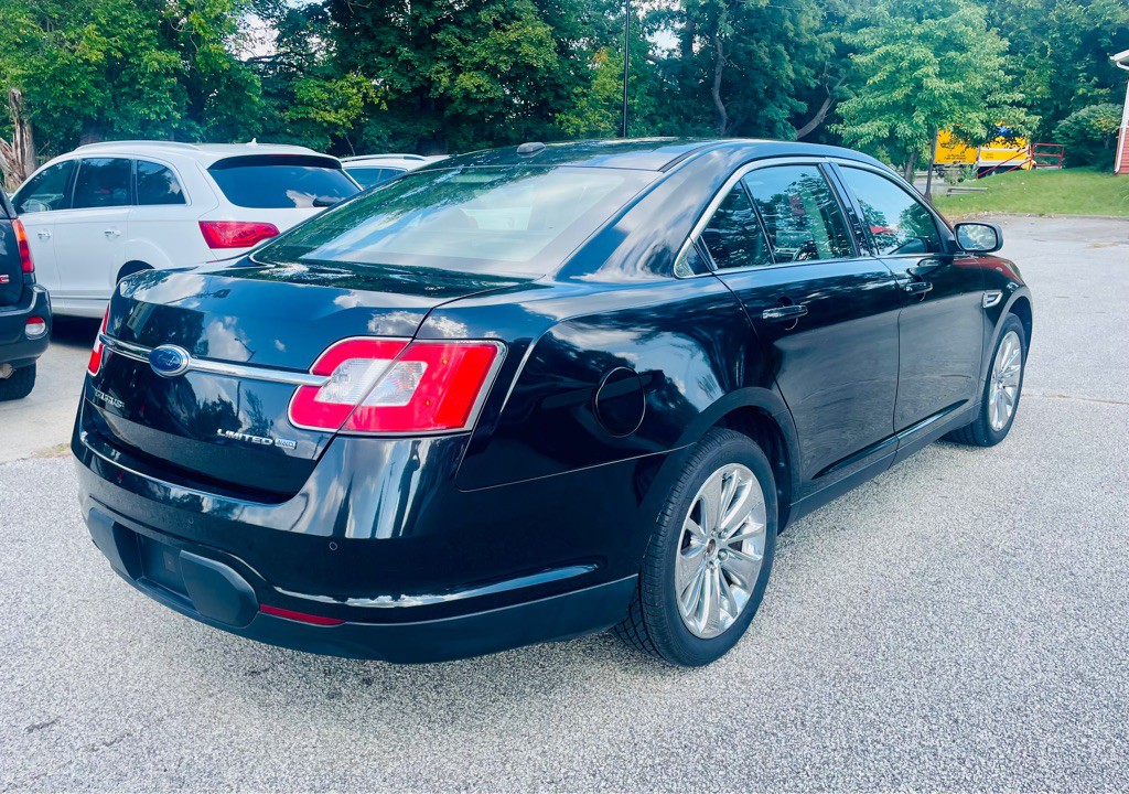 2010 Ford Taurus Image 6