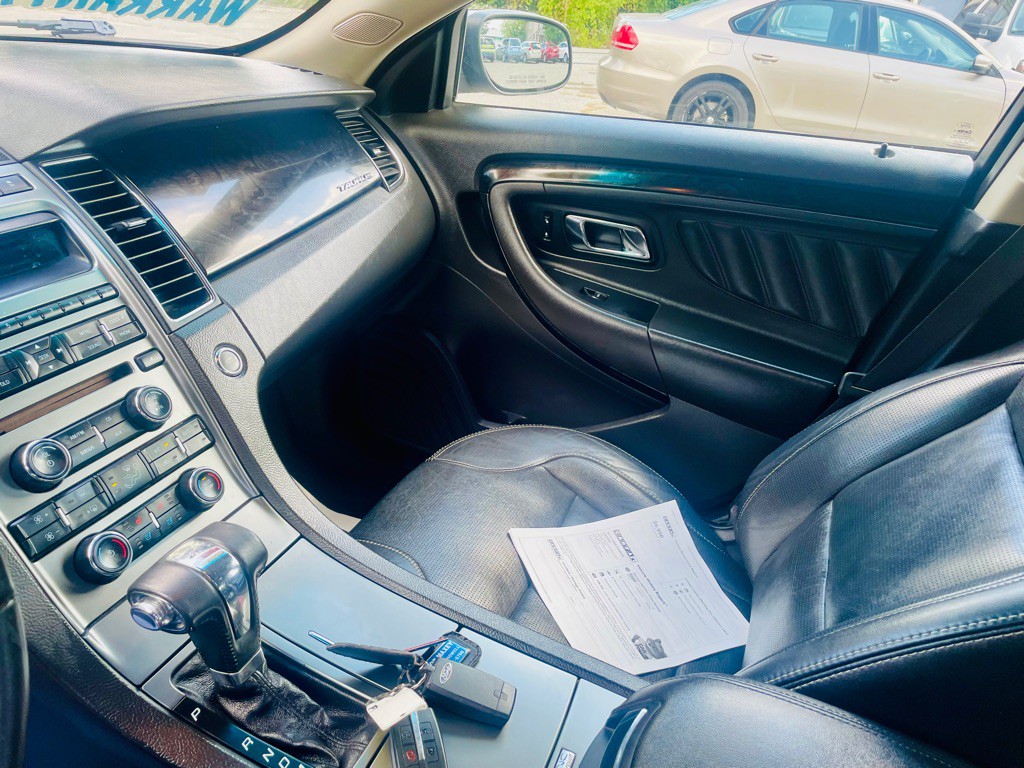 2010 Ford Taurus Image 10