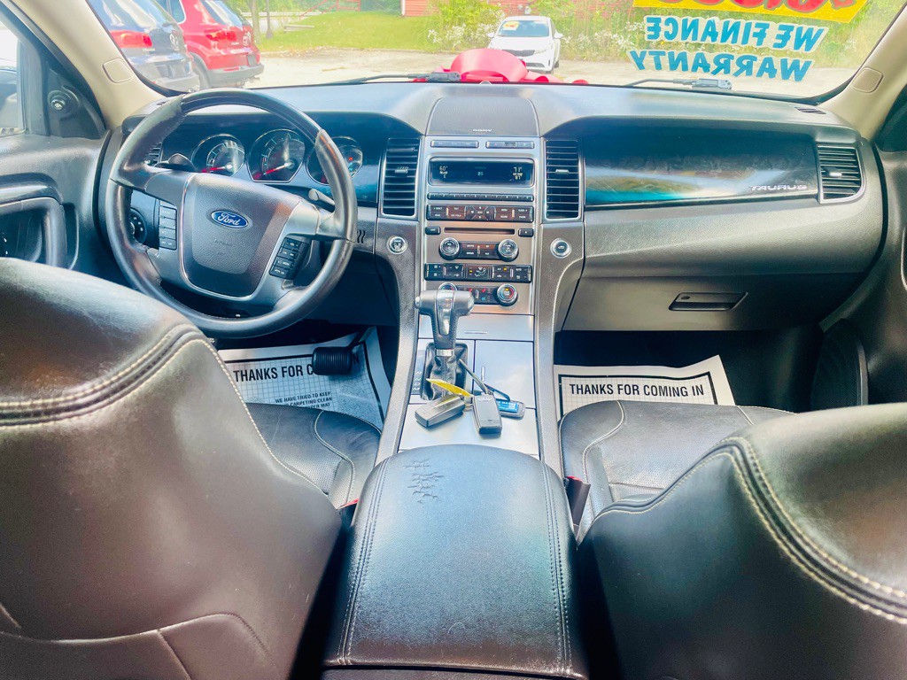 2010 Ford Taurus Image 11