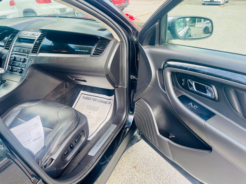 2010 Ford Taurus Image 13