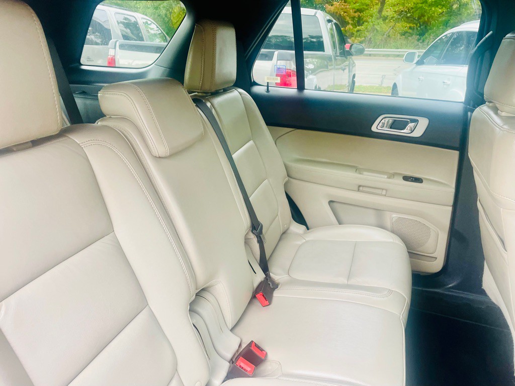 2011 Ford Explorer Image 18