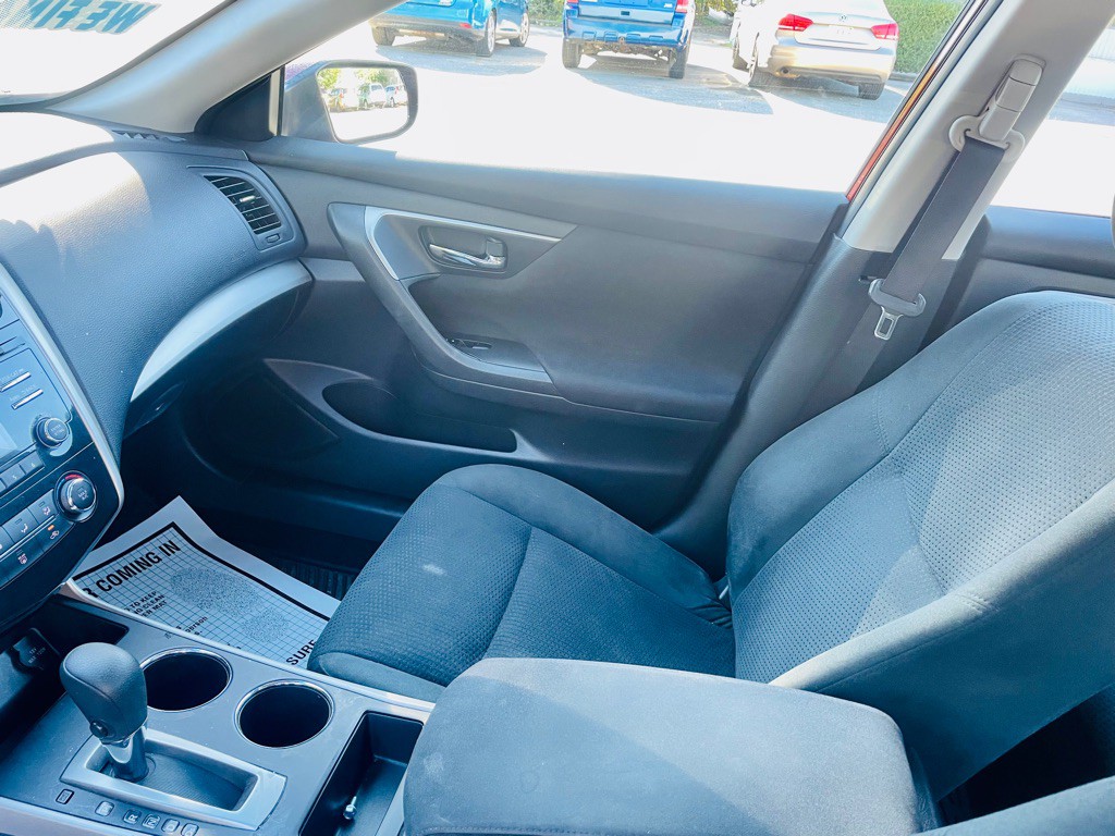 2015 Nissan Altima Image 10
