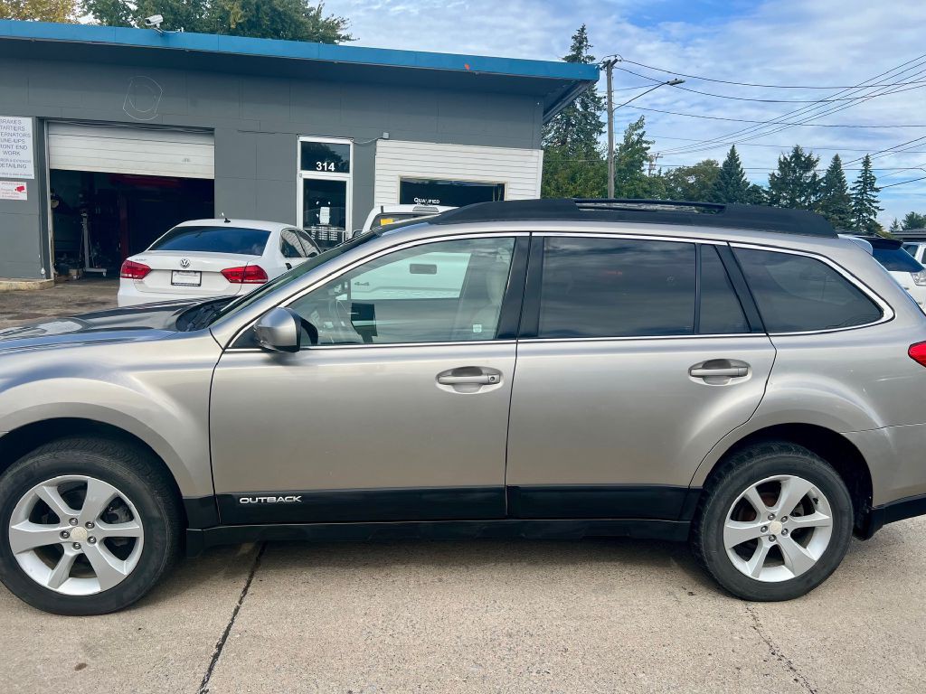 2014 Subaru Outback Image 8