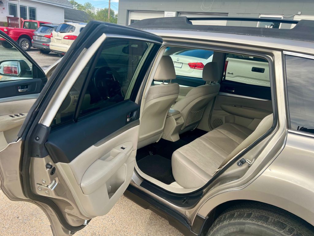 2014 Subaru Outback Image 10