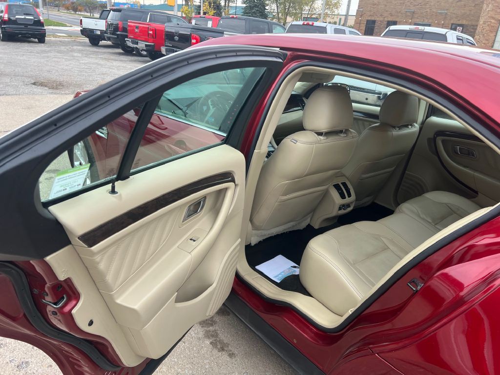 2015 Ford Taurus Image 10