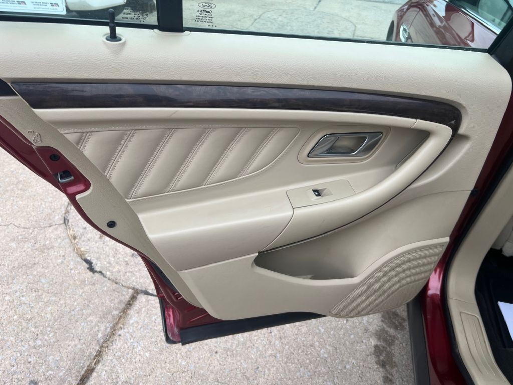 2015 Ford Taurus Image 15