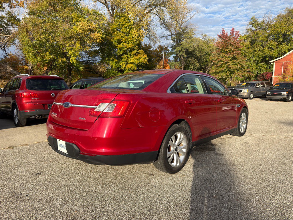 2010 Ford Taurus Image 4