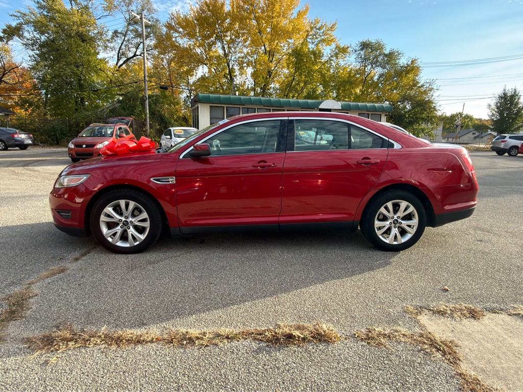 2010 Ford Taurus Image 7