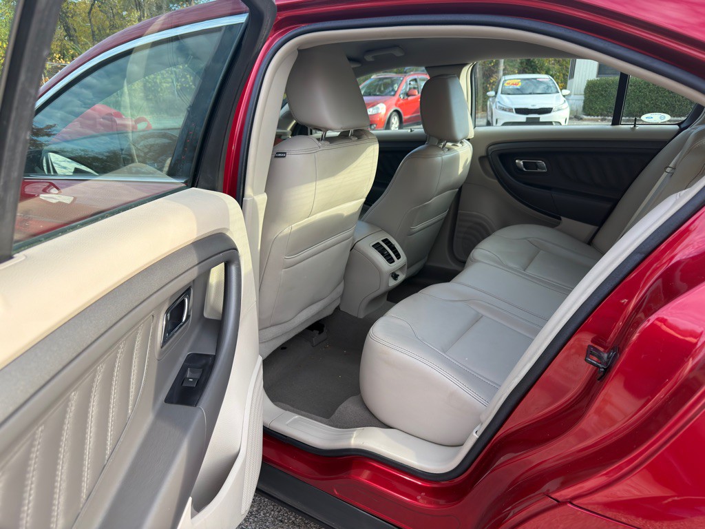 2010 Ford Taurus Image 9