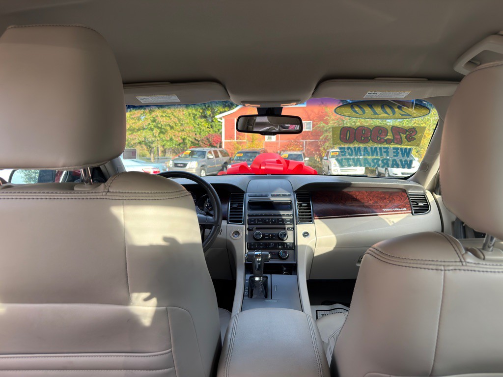 2010 Ford Taurus Image 11