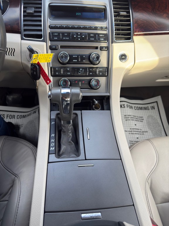 2010 Ford Taurus Image 14