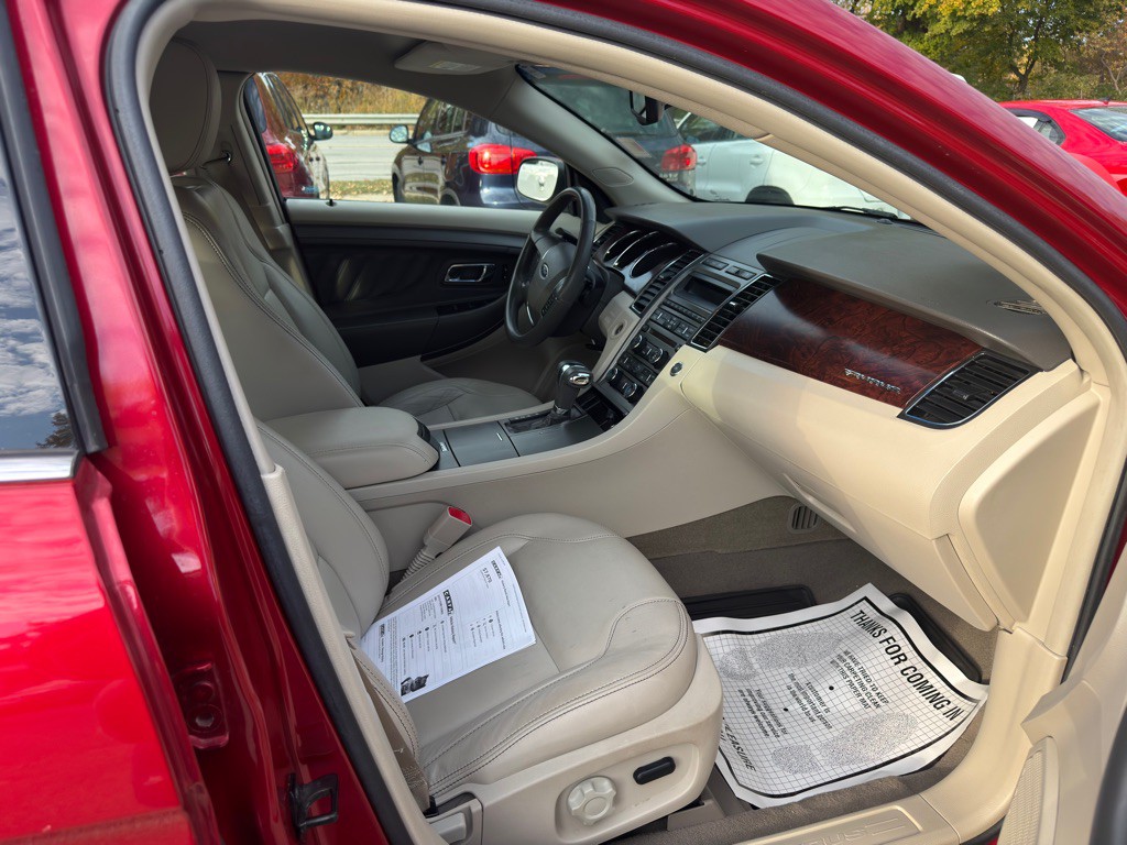2010 Ford Taurus Image 17