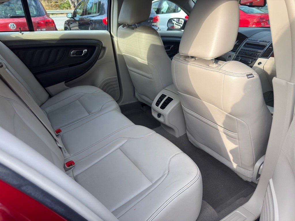 2010 Ford Taurus Image 18