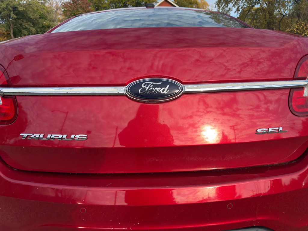 2010 Ford Taurus Image 23