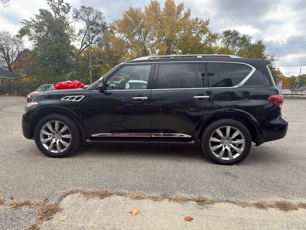 2012 INFINITI QX56 Image 7