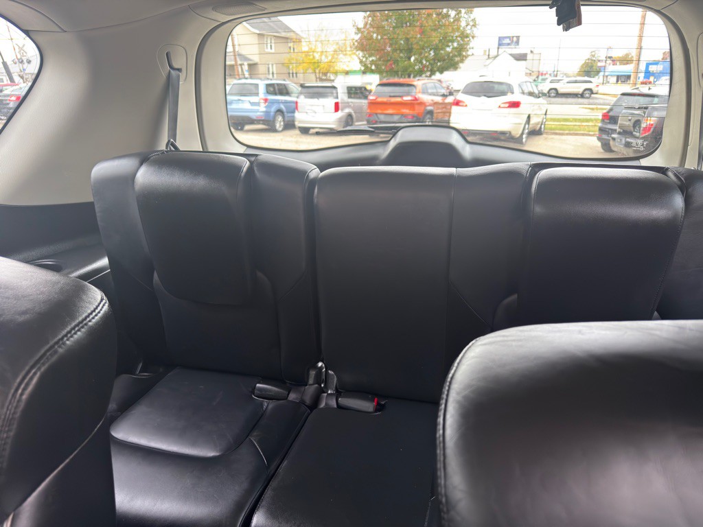 2012 INFINITI QX56 Image 10