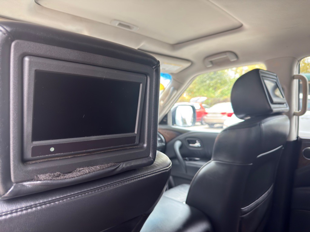 2012 INFINITI QX56 Image 15