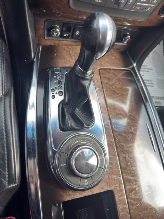 2012 INFINITI QX56 Image 17