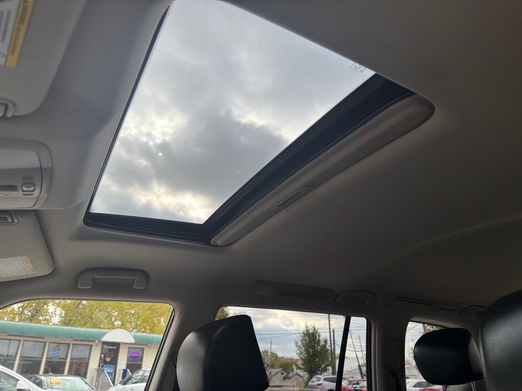 2012 INFINITI QX56 Image 23