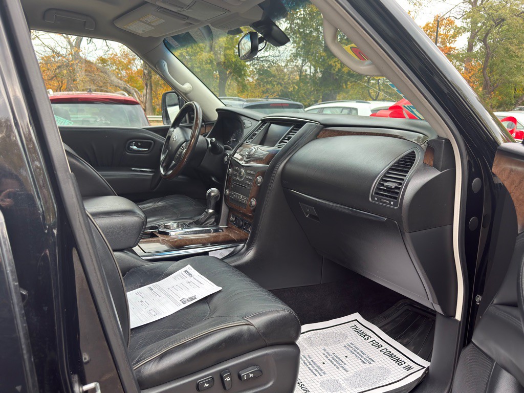 2012 INFINITI QX56 Image 25