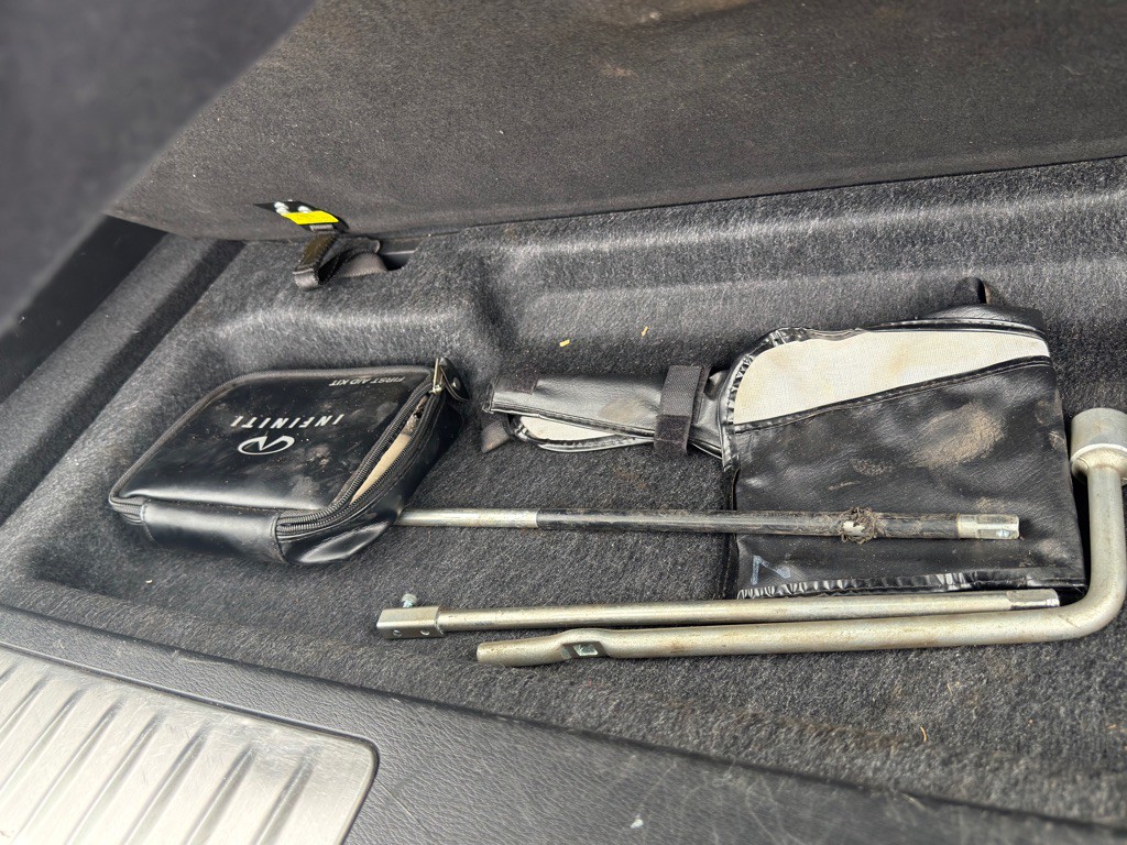 2012 INFINITI QX56 Image 29